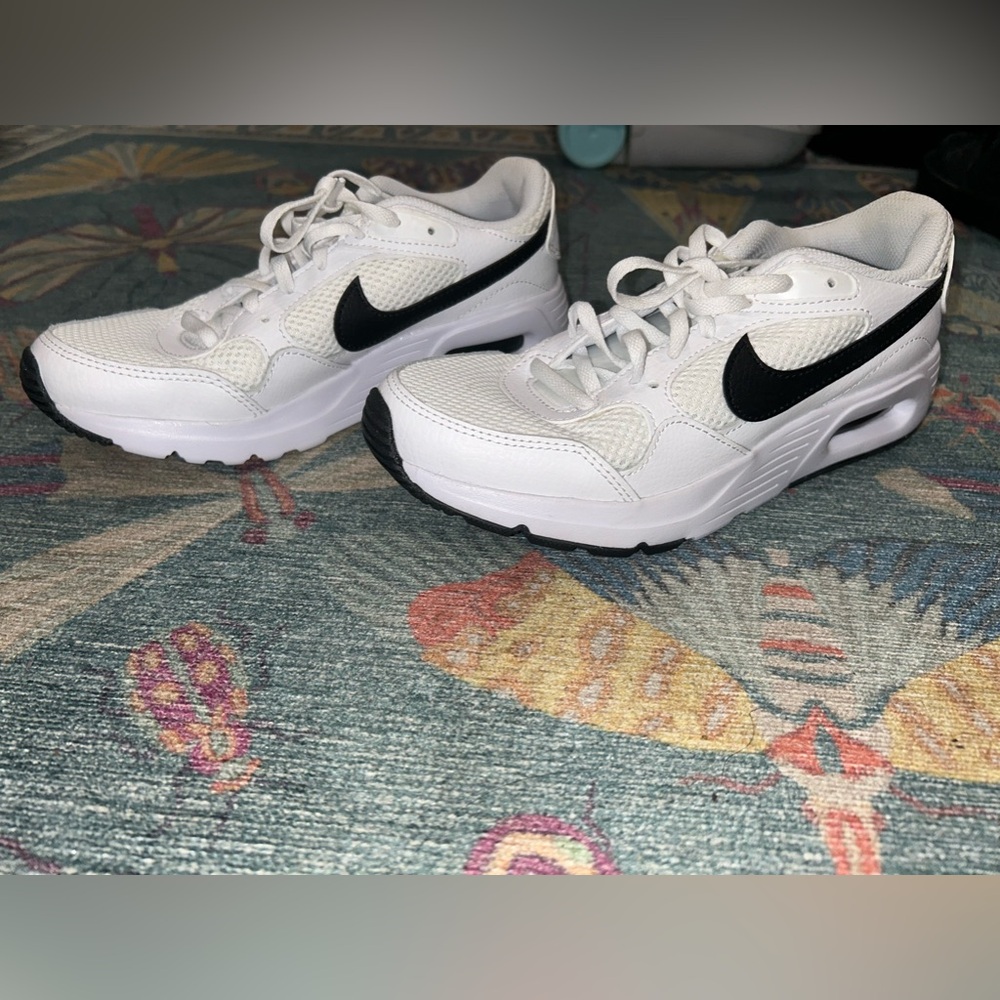 Nike White shoes size 3.5 Youth never worn